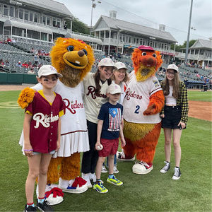 Meet your Posher, Mia